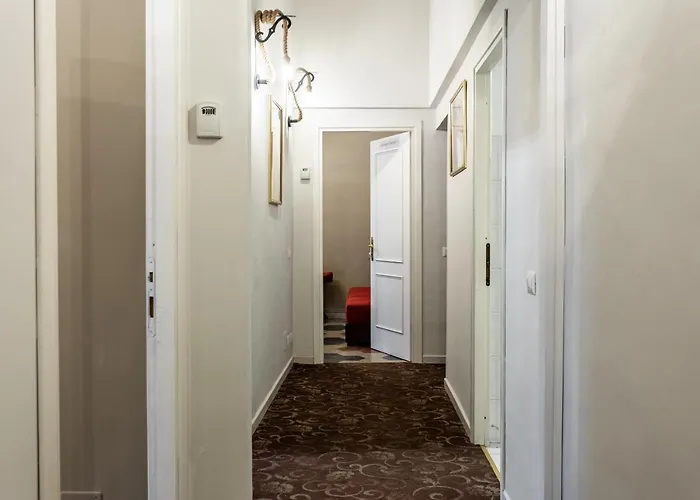 Art Deluxe - Vatican 3*